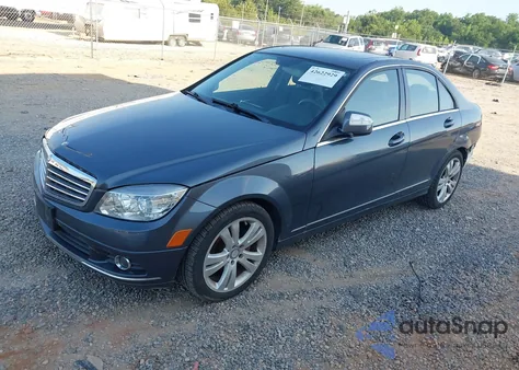 2009 Mercedes-Benz C 300 Luxury 4Matic/Sport 4Matic z USA, uszkodzony, nr VIN WDDGF81X19F220951